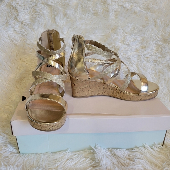 Sonoma Girls Gold Strappy Wedge Sandals Size 5 - Picture 1 of 8